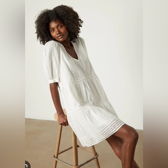 Velvet by Graham and Spencer Embroidered Dress size S - Picture 4 of 7